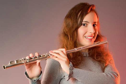 Diplomierte Lehrerin bietet Flötenunterricht an: alle Niveaus, alle Musikrichtungen, alle Altersstufen. In Zür